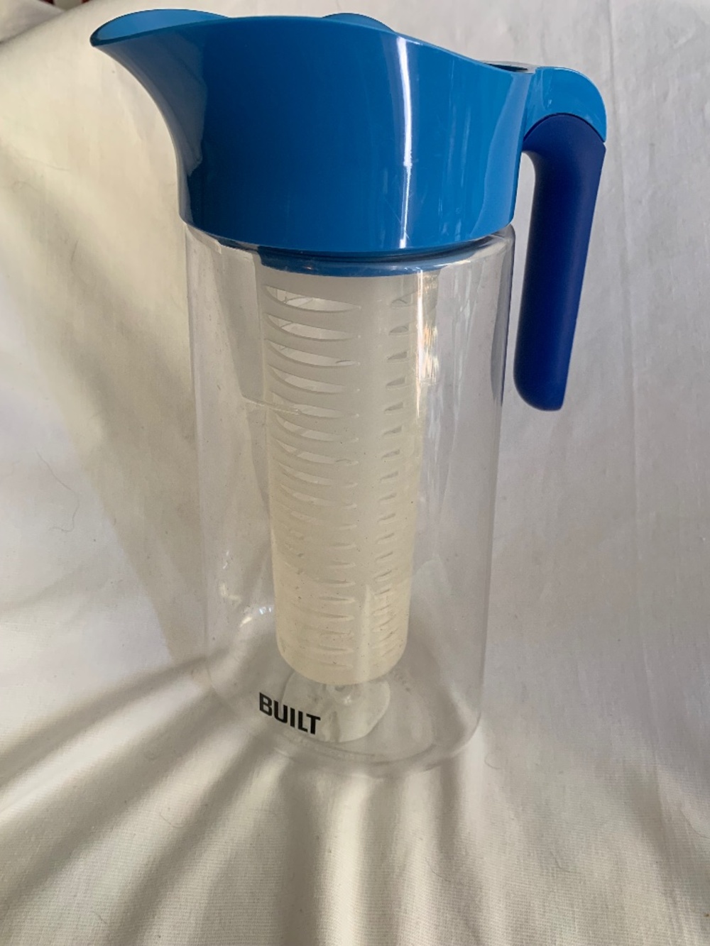 Built 2.85 Gal/ 2.7 L Tritan Infuser Pitcher